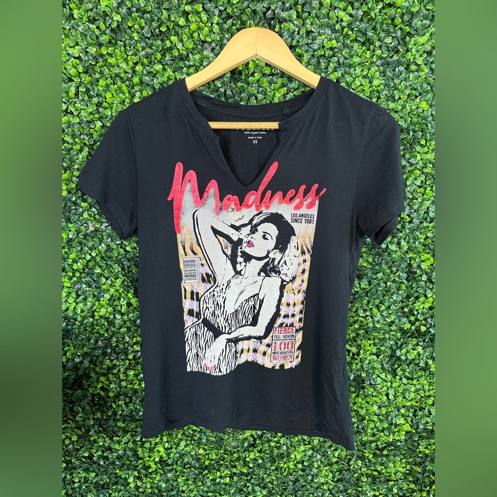 Guess Black and Red Graphic Tee nwot